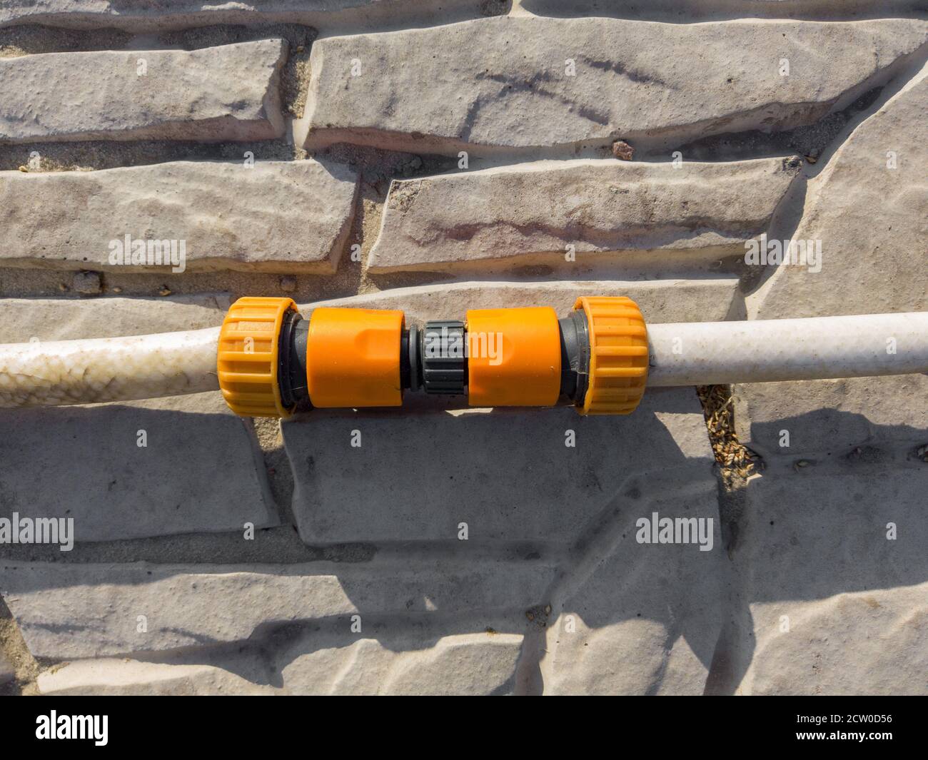 Connecting plastic water hoses with a plastic transient connective