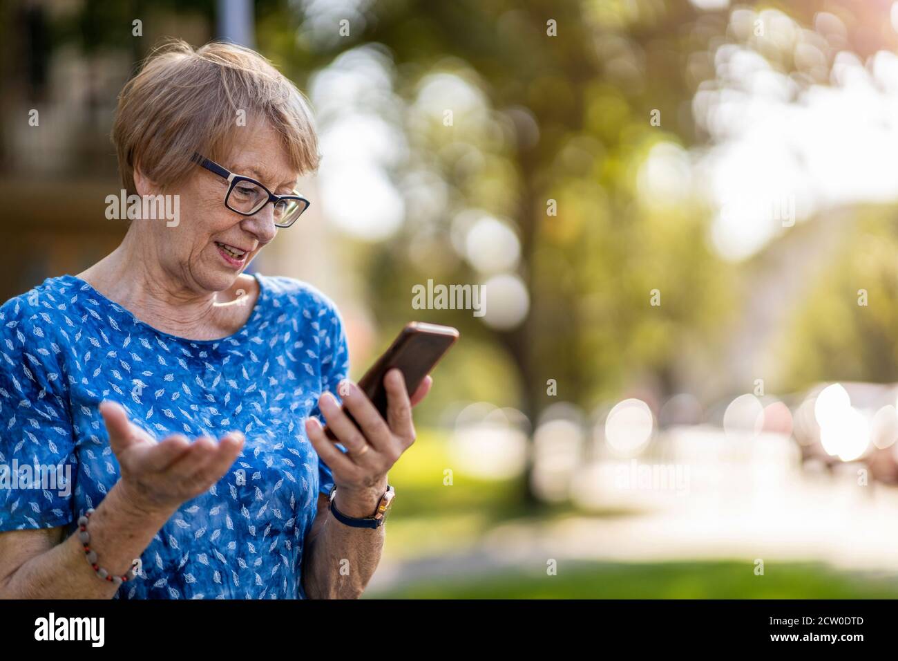 Smiling stress hi-res stock photography and images - Alamy