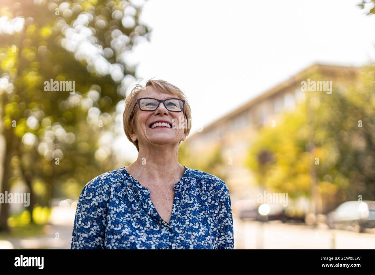 Portrait woman outdoors hi-res stock photography and images - Alamy