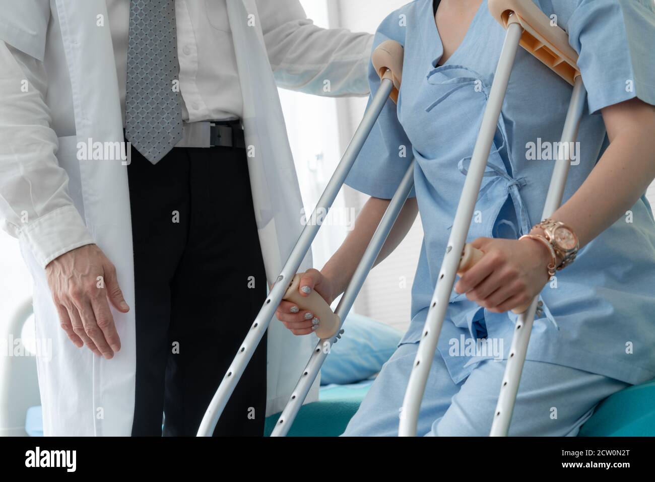 Girl and doctor and broken leg hires stock photography and images Alamy