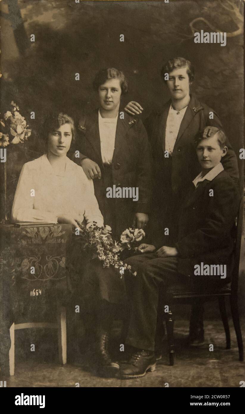 Vintage family photograph of 4 siblings in the 1920s, Austria Stock Photo