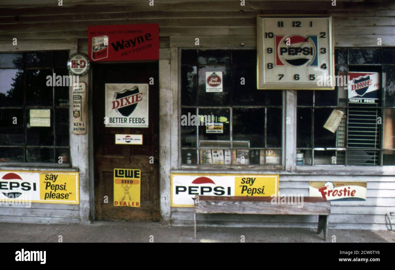 Gas station 1970s hires stock photography and images Alamy