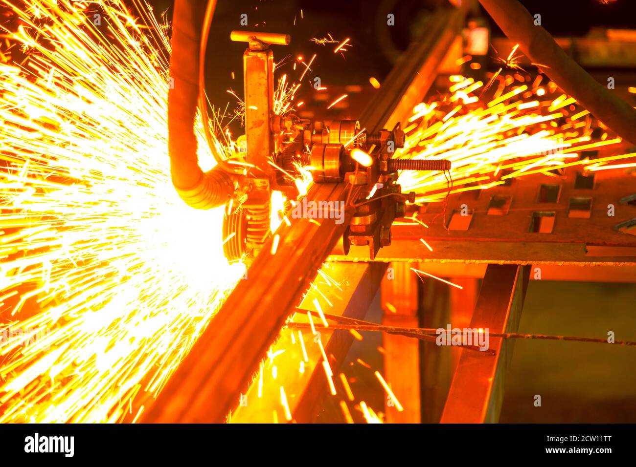 Plasma cutting of steel on a rack Stock Photo Alamy