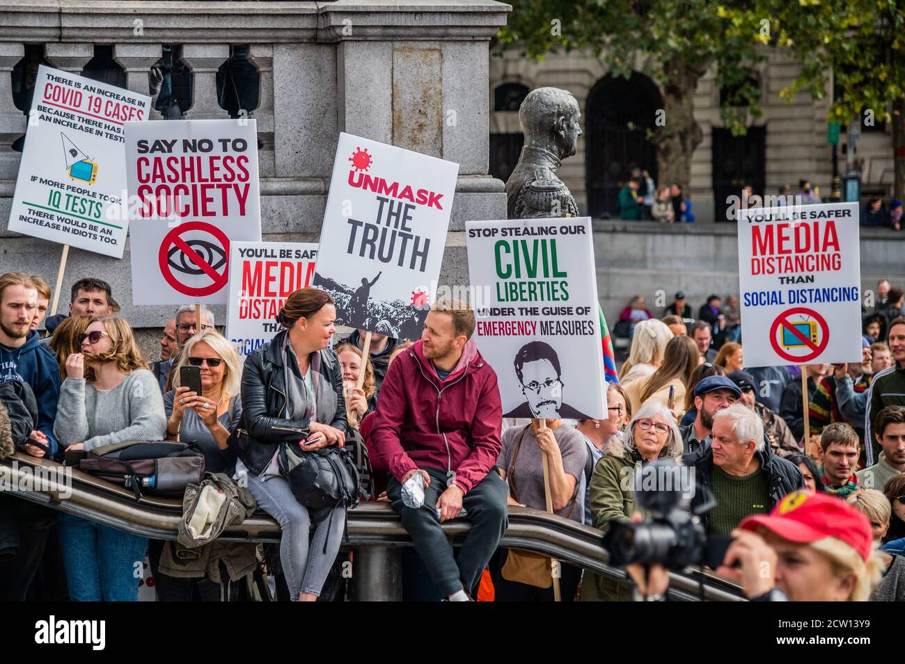 London, UK. 26th Sep, 2020. Covid hoax, get up stand up protest, against vaccinations, 5G and other issues, in Trafalgar Square. Apart from being a hoax the crowd and speakers believe that the virus is a way of controling the masses and taking away their freedoms. Credit: Guy Bell/Alamy Live News Stock Photo