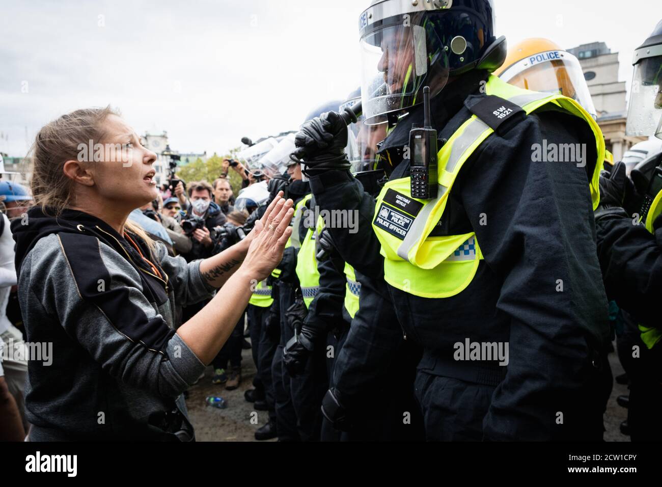 London, UK. 26th Sep, 2020. A women protester tryÕs to talk to the the MET police after they moved in on the Unite for Freedom rally after alleged reports they had broke the risk assignment arranged to carry out the rally. Emergency legislationÊknown as theÊCoronavirus Act 2020Êhas been introduced by the governmentÊto help theÊcountry cope with the demands caused by the coronavirus outbreak. Credit: Andy Barton/Alamy Live News Stock Photo