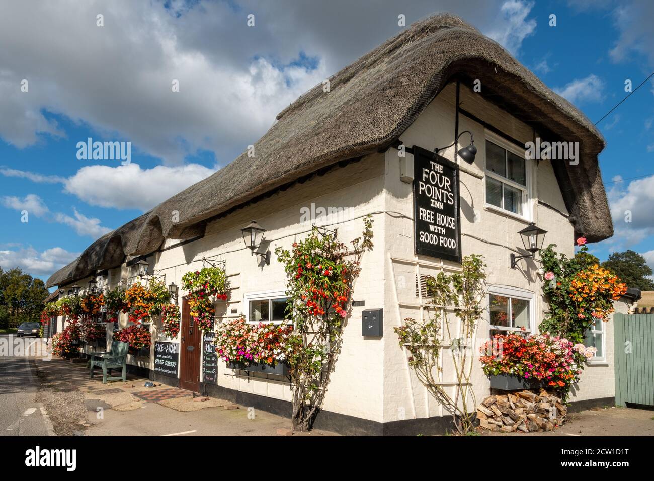 The Four Points Inn, a village pub and restaurant in Aldworth, Berkshire, UK. Exterior of the public house decorated with flowers and hanging baskets Stock Photo