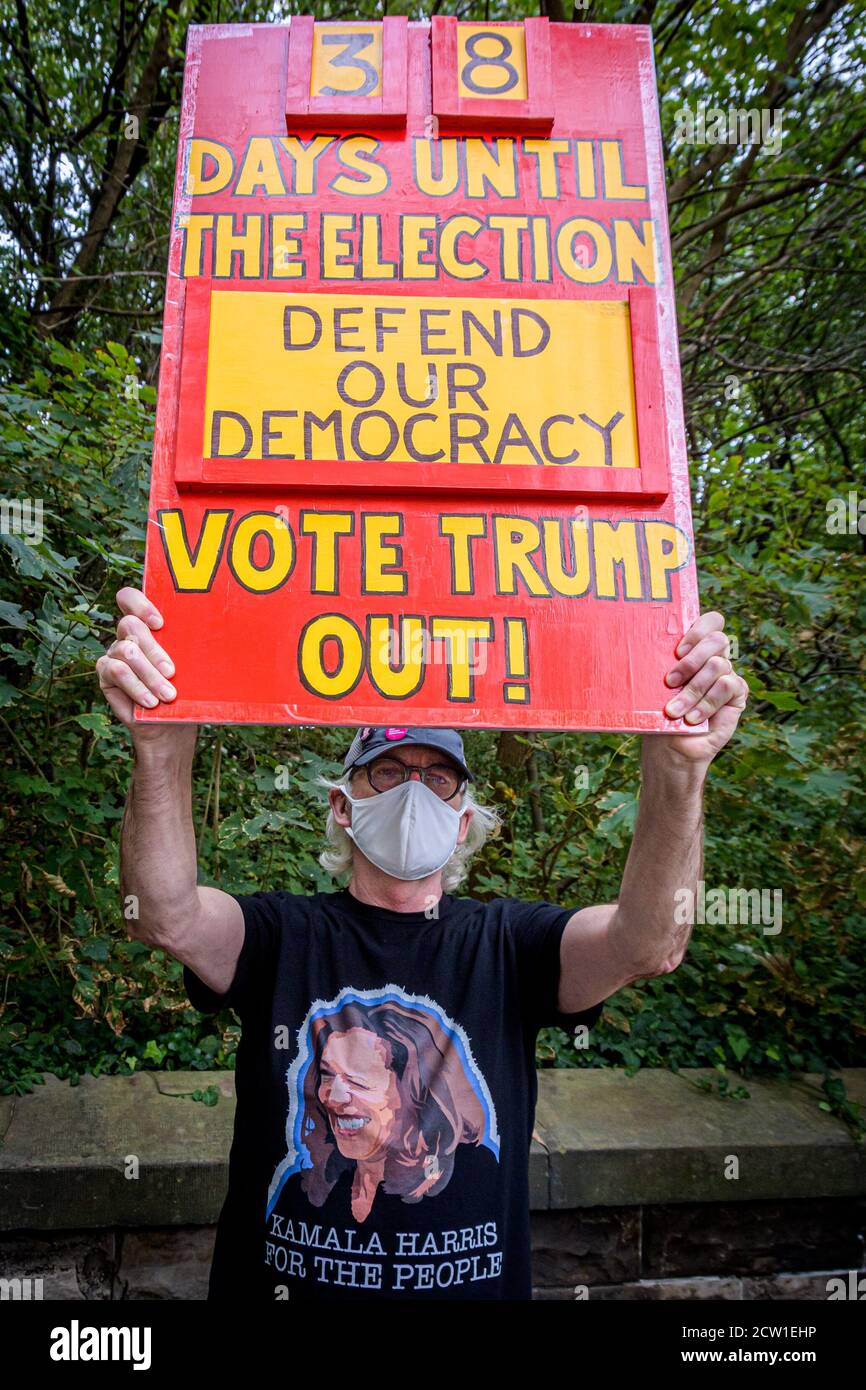 USA. 26th Sep, 2020. Political activist groups and concerned citizens gathered outside Senator Chuck Schumer's home in Brooklyn on September 26, 2020 as part of the nation wide coordinated protests targeting local politicians, demanding the Minority Leader and the Democrats to publicly, and vocally refuse to hold any hearings or confirm any new justice until after the inauguration of the next president. (Photo by Erik McGregor/Sipa USA) Credit: Sipa USA/Alamy Live News Stock Photo