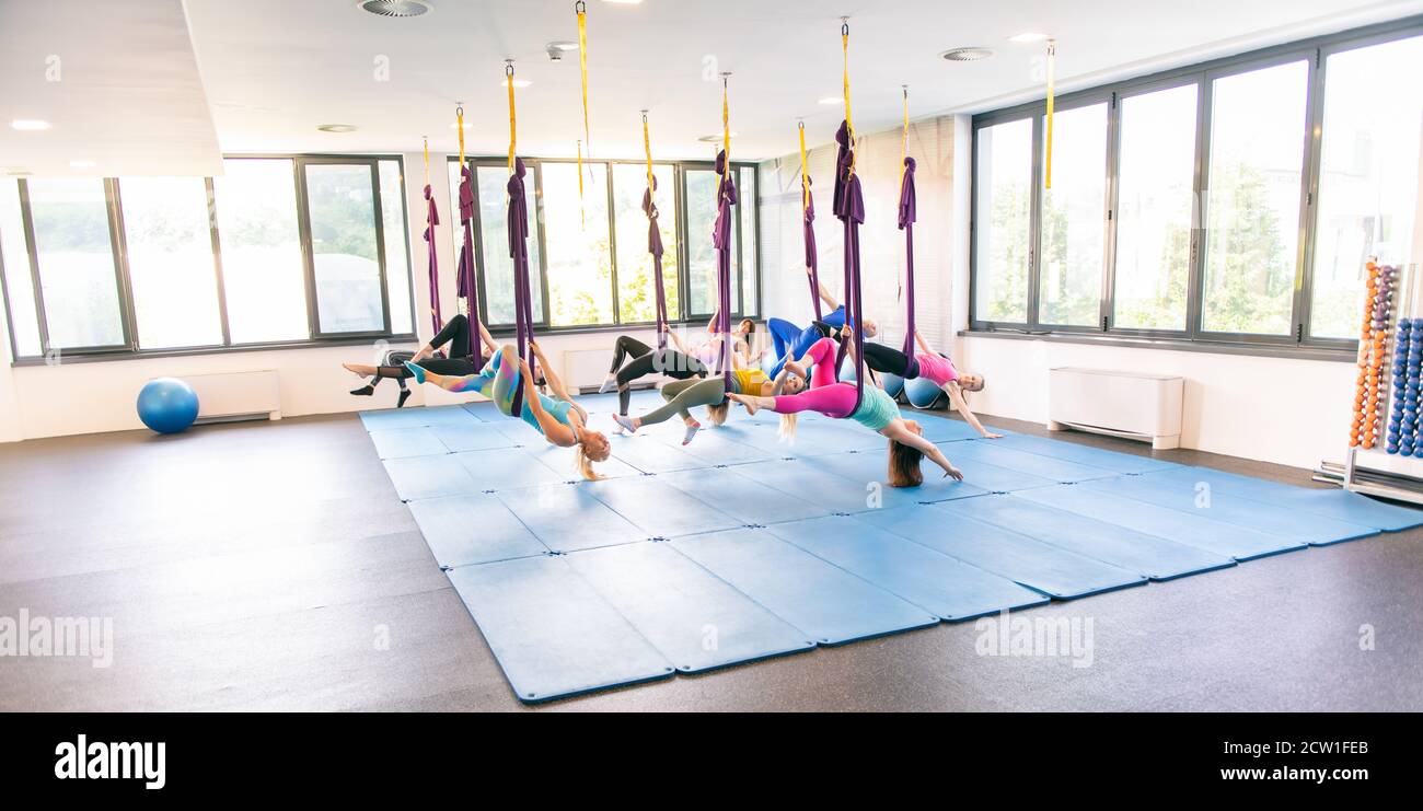 Man aerial yoga class hi-res stock photography and images - Alamy