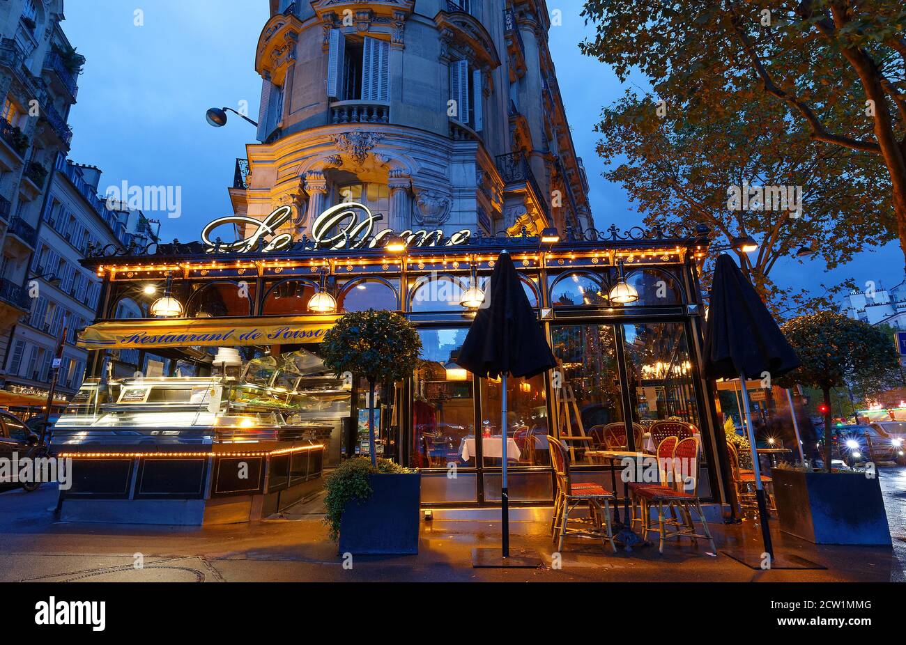 The famous restaurant Le Dome located on Montparnasse boulevard in Paris.It was once home for to intellectual stars , from Hemingway to Picasso Stock Photo