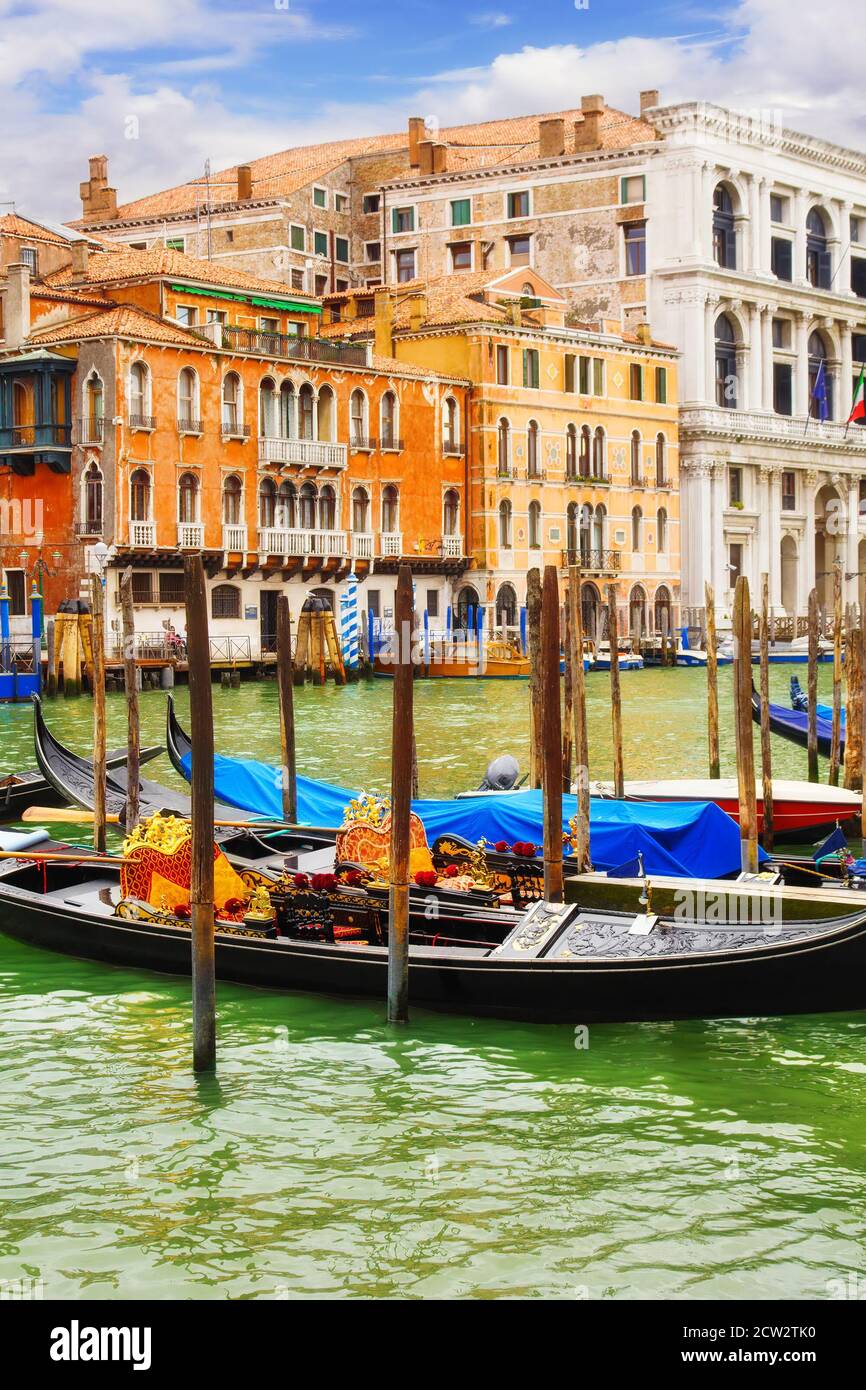 Famous grand canal gondolas hi-res stock photography and images - Alamy