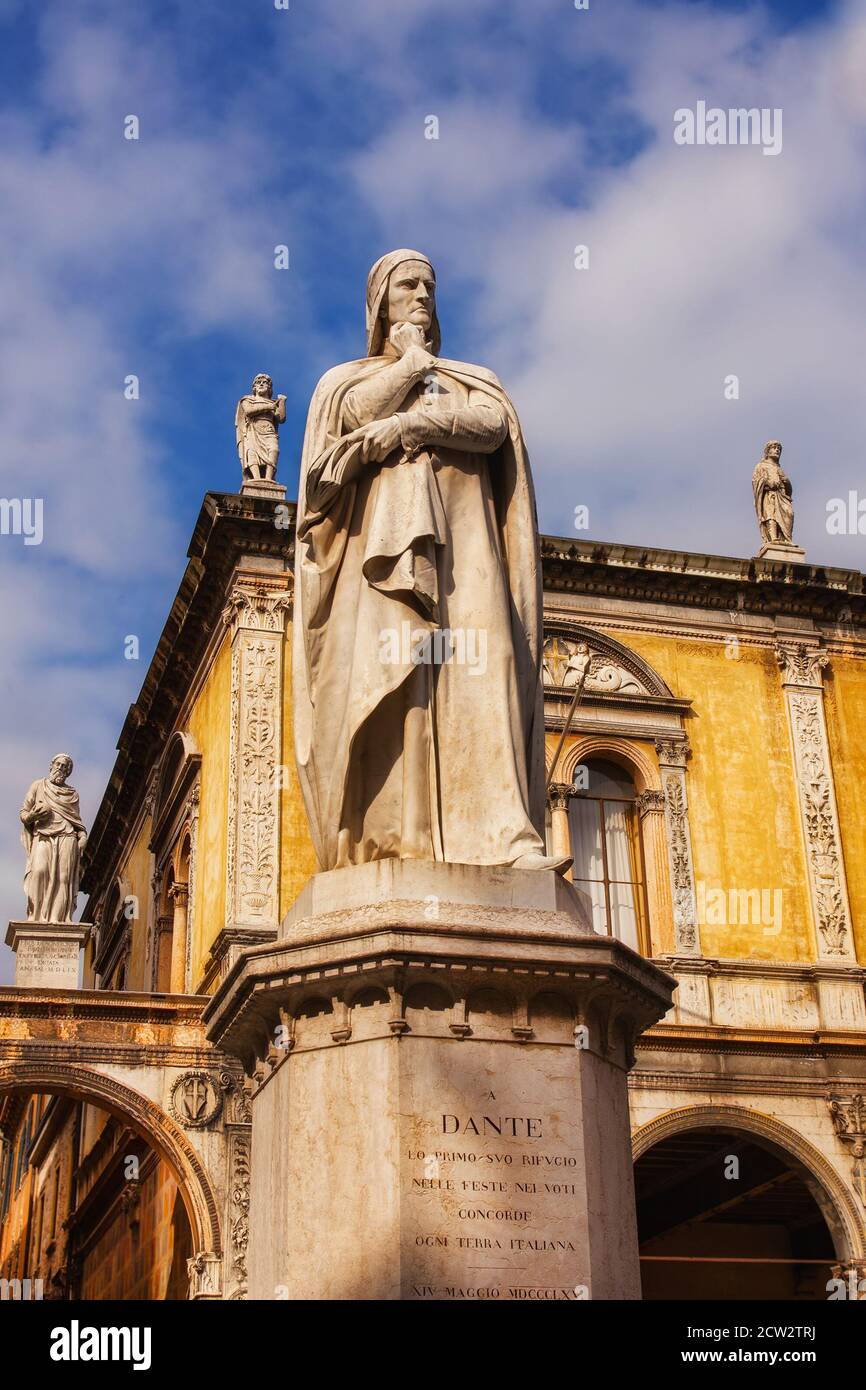 Dante alighieri statue hi-res stock photography and images - Alamy