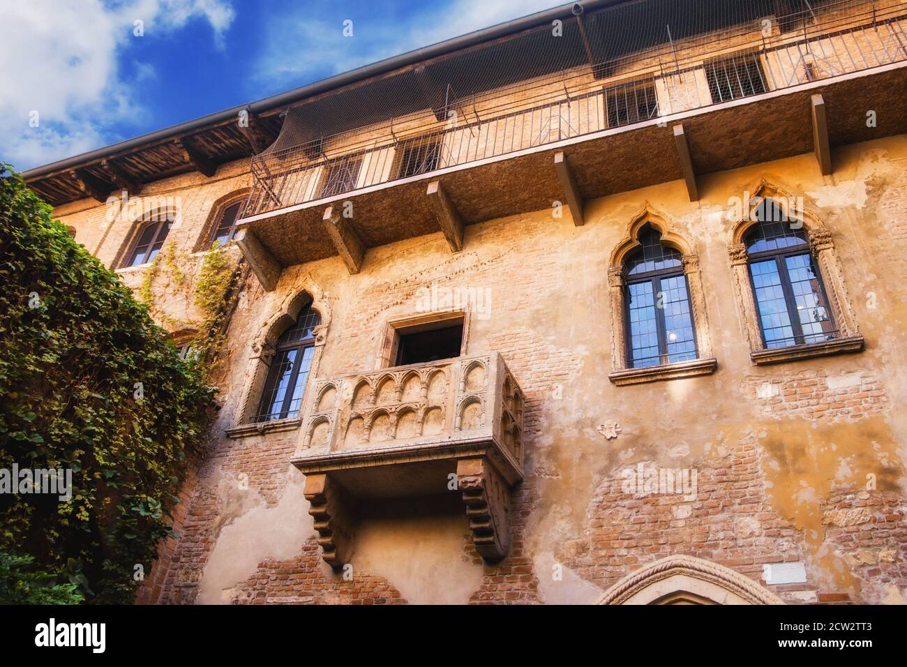 The balcony of Juliet's house in Verona, Italy Stock Photo Alamy