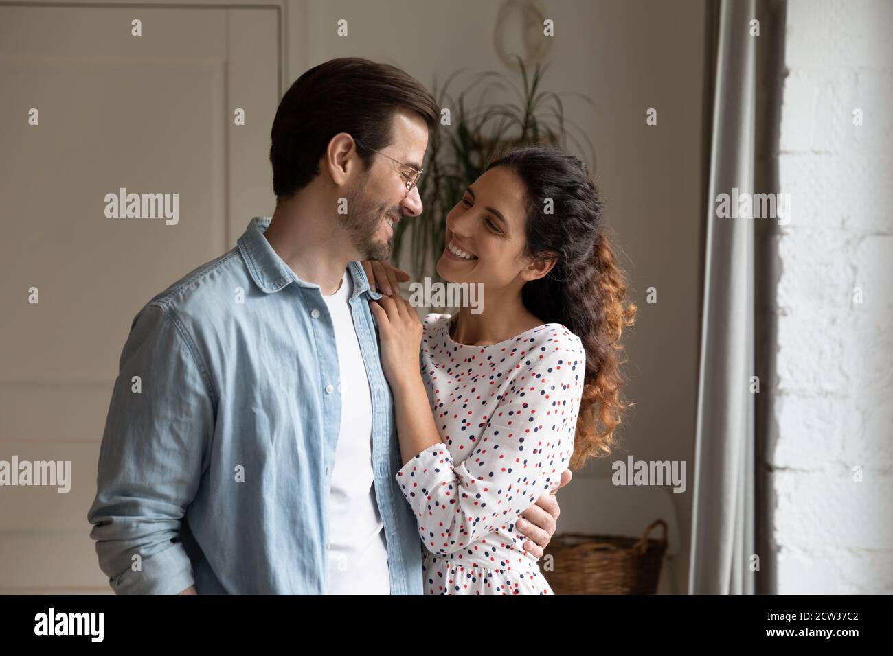 Affectionate couple love hug hi-res stock photography and images - Alamy