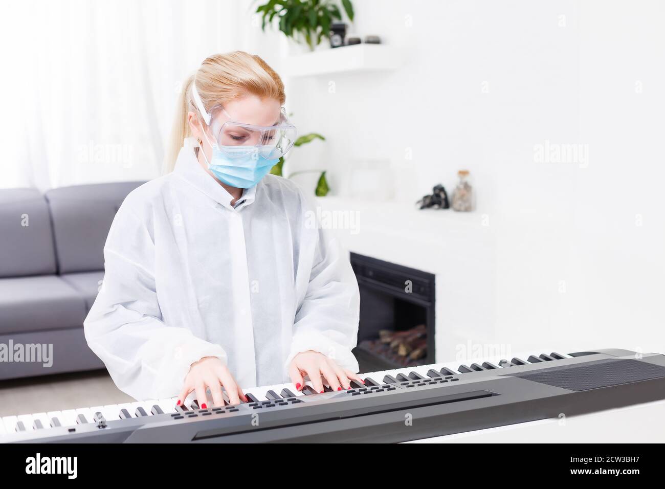 woman doctor in a protective mask plays the piano Stock Photo - Alamy