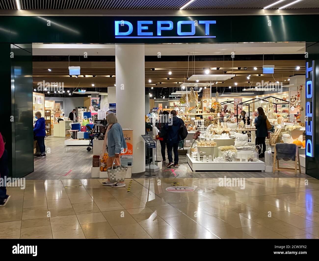 Home depot storefront hires stock photography and images Alamy