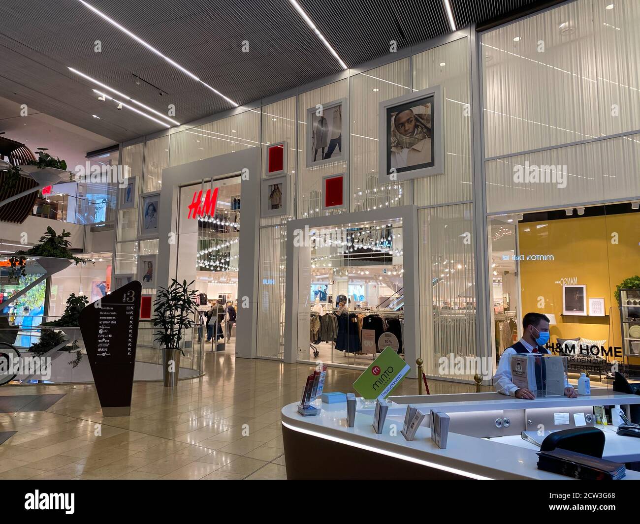 Monchengladbach, Germany - September 9. 2020: View on store front windows  of H and M fashion in german shopping mall Stock Photo - Alamy