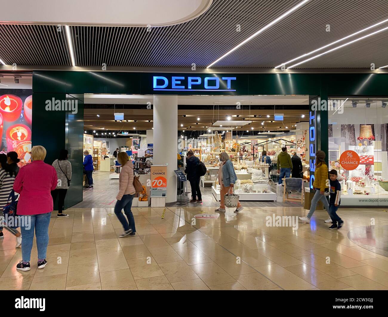 Home depot store inside hires stock photography and images Alamy
