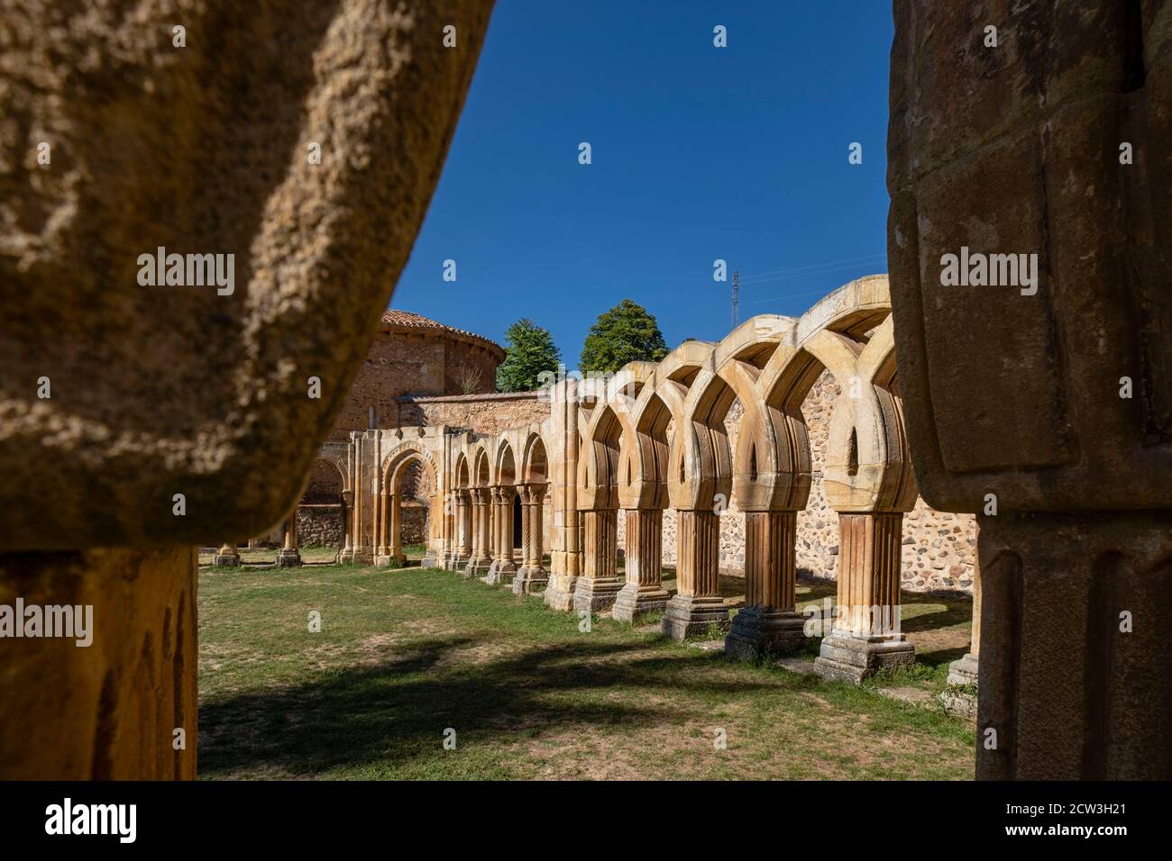 Arcos del claustro, Monasterio de San Juan de Duero, arquitectura románica castellana, siglo XII ,  Soria, Comunidad Autónoma de Castilla, Spain, Euro Stock Photo