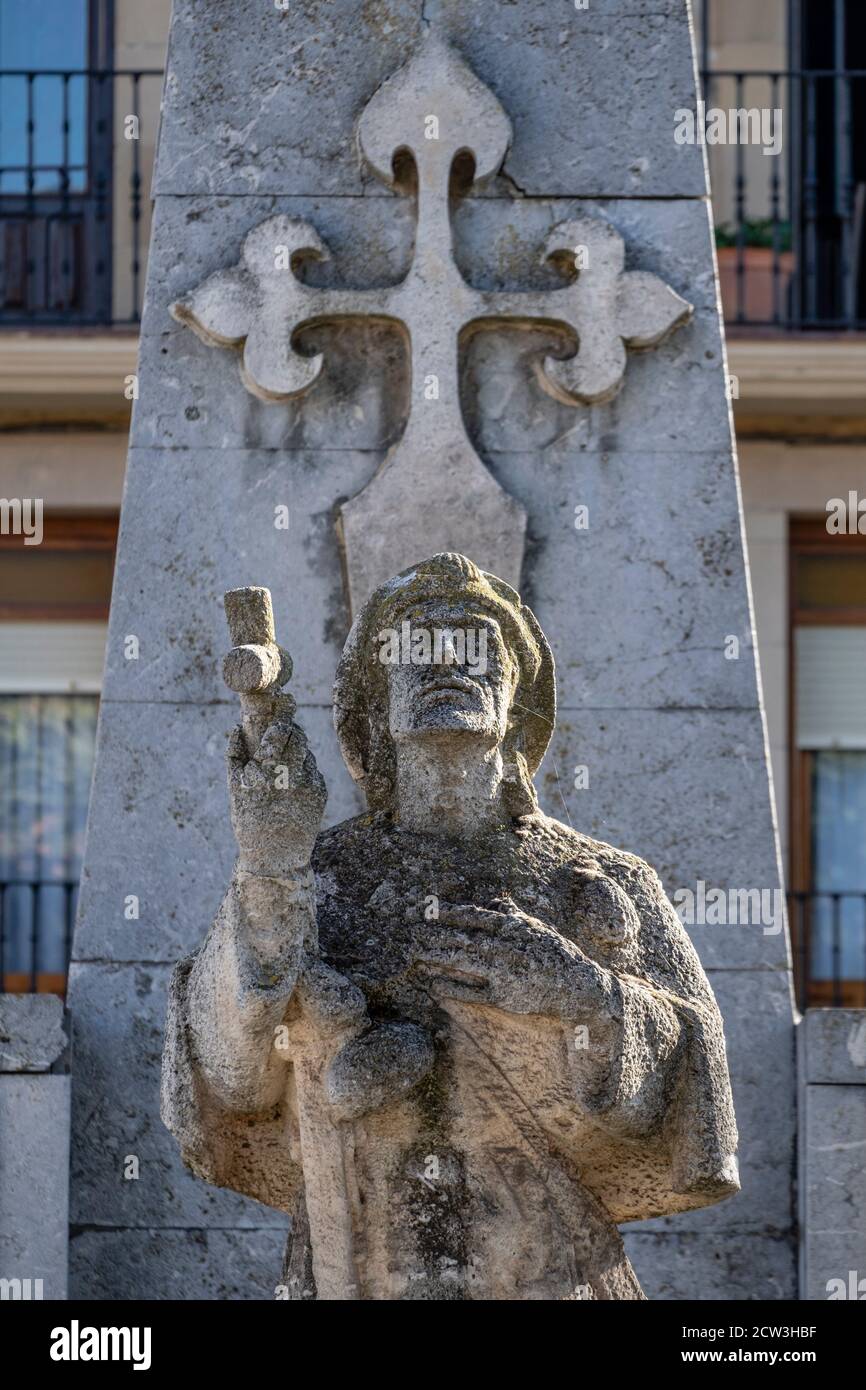 Monumento al peregrino, Obra clasicista, iniciada en 1968 por el escultor Vicente Ochoa, Santo Domingo de la Calzada, La Rioja, Spain Stock Photo