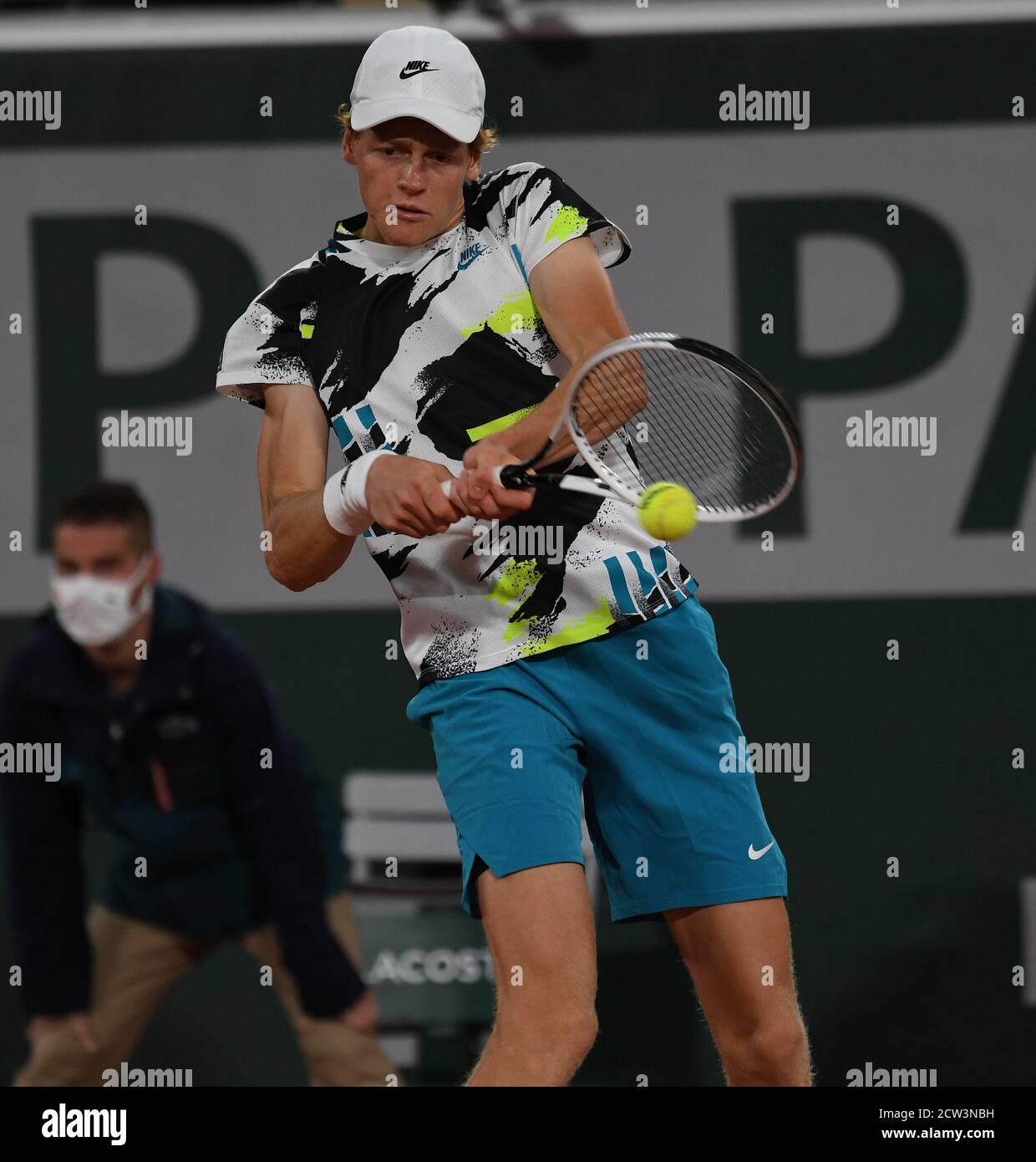 Paris, France. 27th Sep, 2020. Roland Garros Paris French Open 27/09/2020 D1 Jannick Sinner (ITA) wins first round match Credit: Roger Parker/Alamy Live News Stock Photo