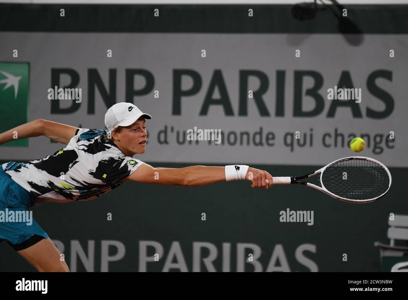 Paris, France. 27th Sep, 2020. Roland Garros Paris French Open 27/09/2020 D1 Jannick Sinner (ITA) wins first round match Credit: Roger Parker/Alamy Live News Stock Photo