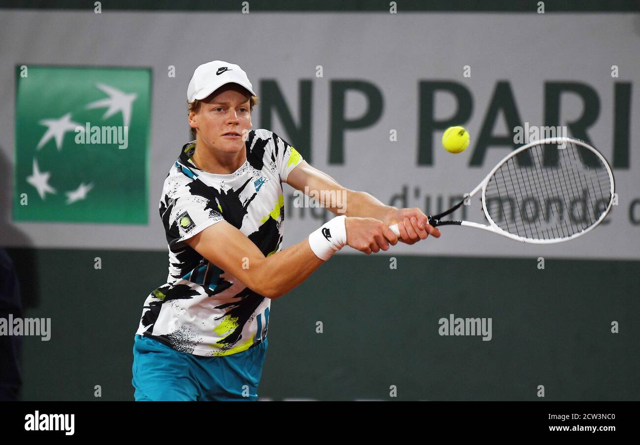 Paris, France. 27th Sep, 2020. Roland Garros Paris French Open 27/09/2020 Dy Jannick Sinner (ITA) first round match Credit: Roger Parker/Alamy Live News Stock Photo