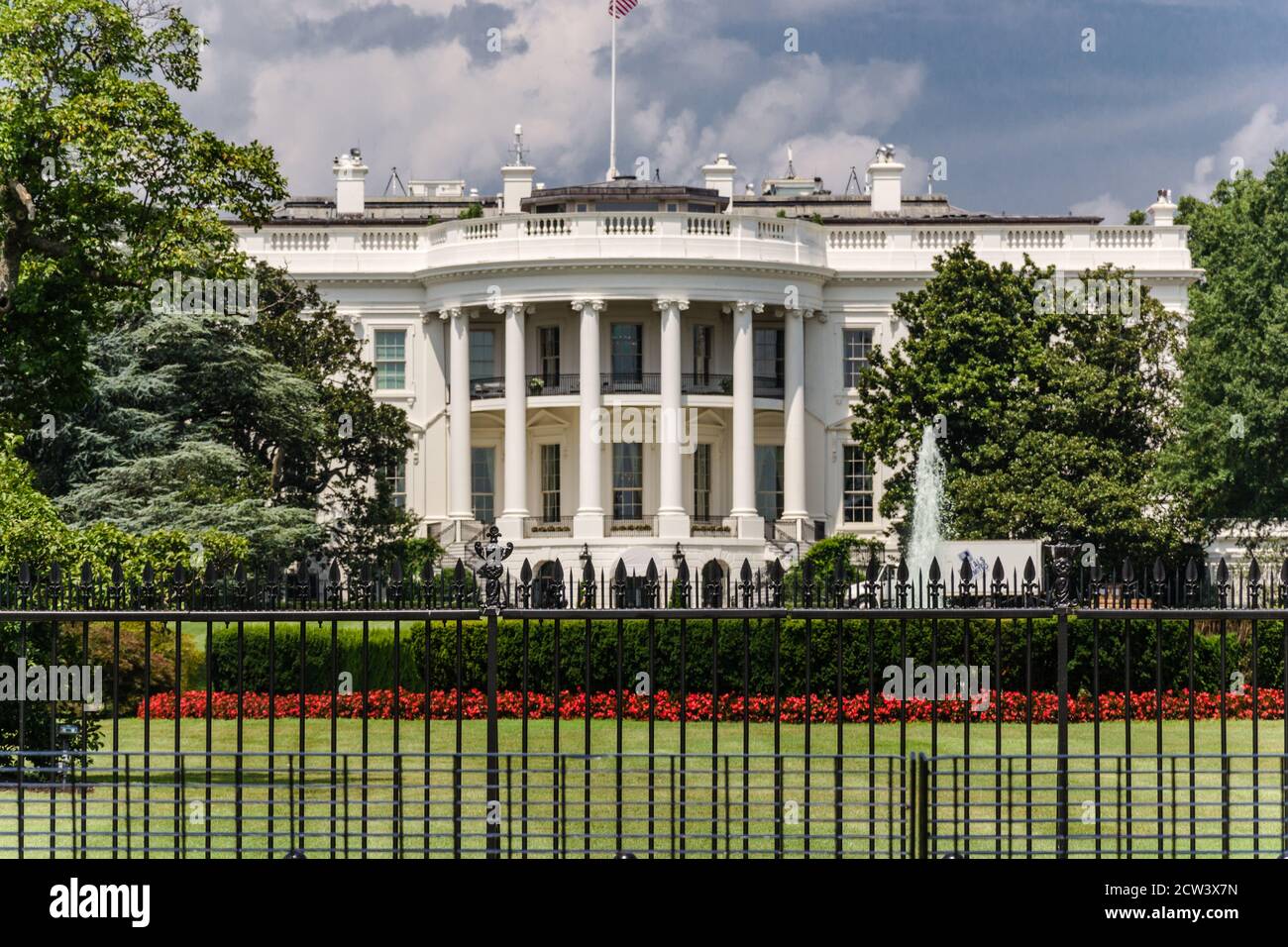 The White House in Washington DC with beautiful blue sky Stock Photo ...