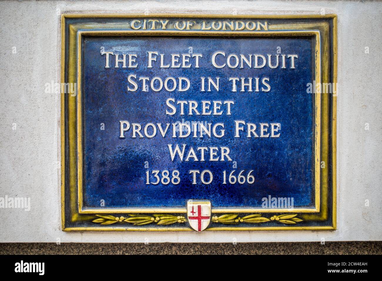 Historic Sign for the Fleet Conduit on Fleet Street Central London, providing free water between 1388 - 1666. City of London historic plaque. Stock Photo
