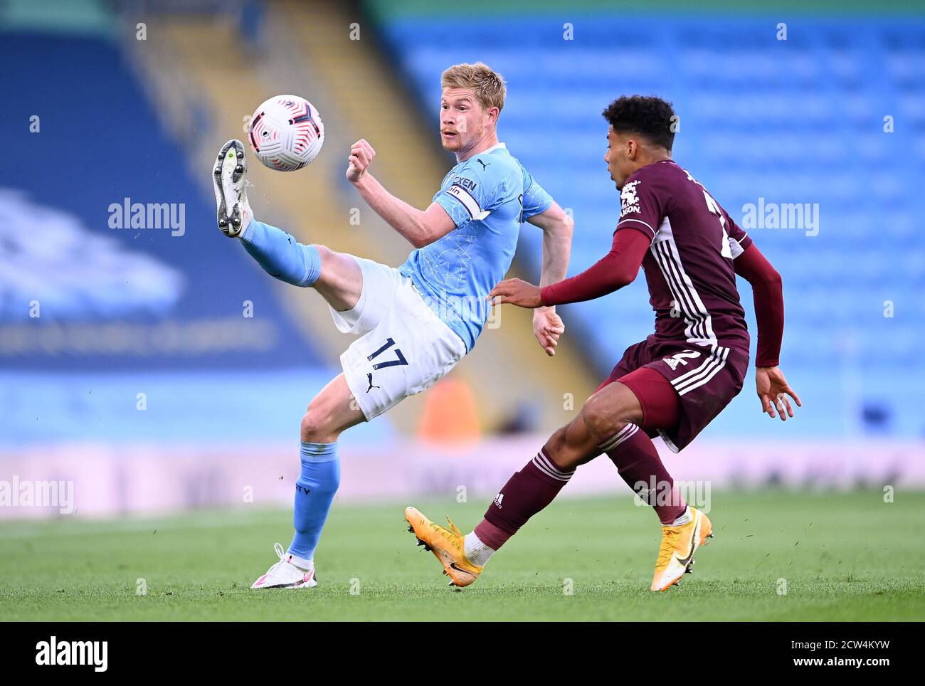 Manchester City's Kevin De Bruyne (left) and Leicester City's James Justin battle for the ball during the Premier League match at the Etihad Stadium, Manchester. Stock Photo