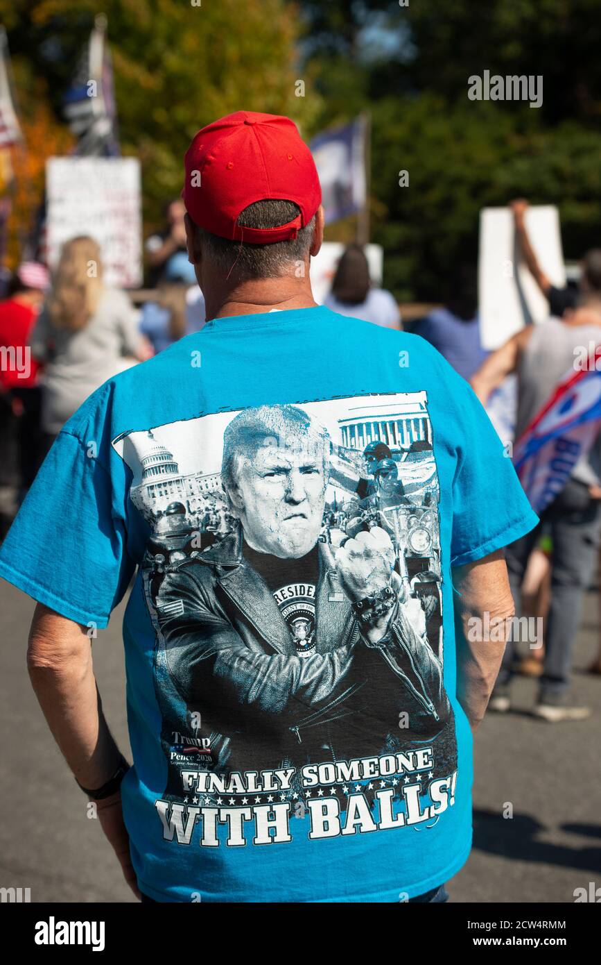 Anti-Mask, Anti-Vaccine, Anti-Lockdown protest and pro-Trump rally outside of Massachusetts Republican Governor Charlie Baker’s house, Swampscott, Massachusetts, USA.  09/26/2020. Stock Photo