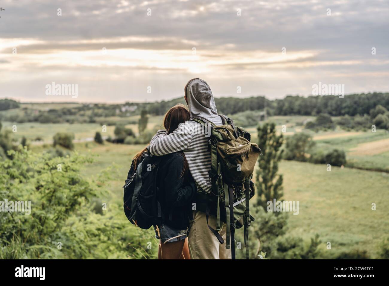Back view caucasian female hiker hi-res stock photography and images ...