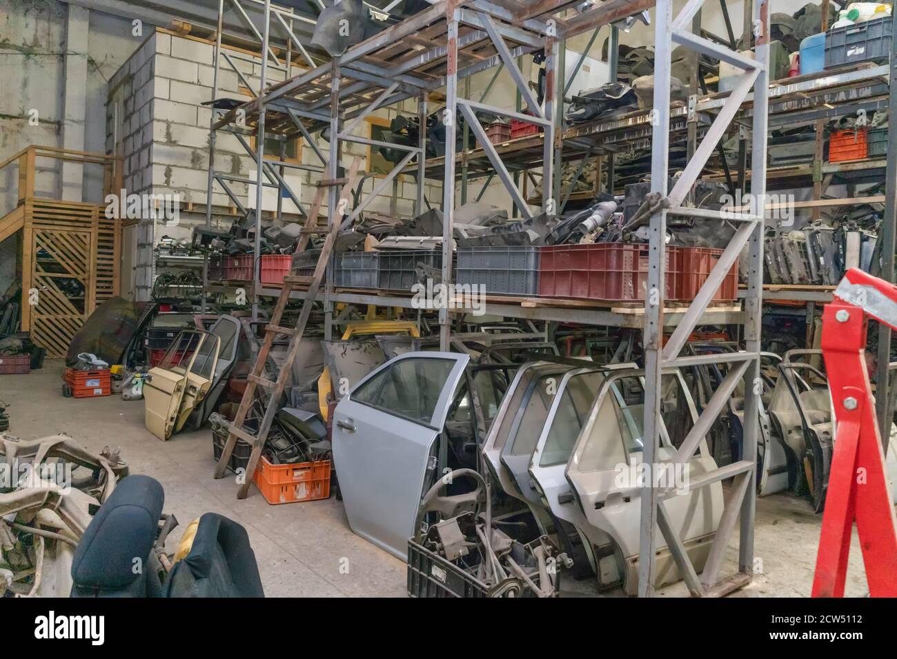 Used spare parts, disassembly. Old car parts suitable for future use.  Different old spare parts from cars. Sale of old spare parts from the car  Stock Photo - Alamy
