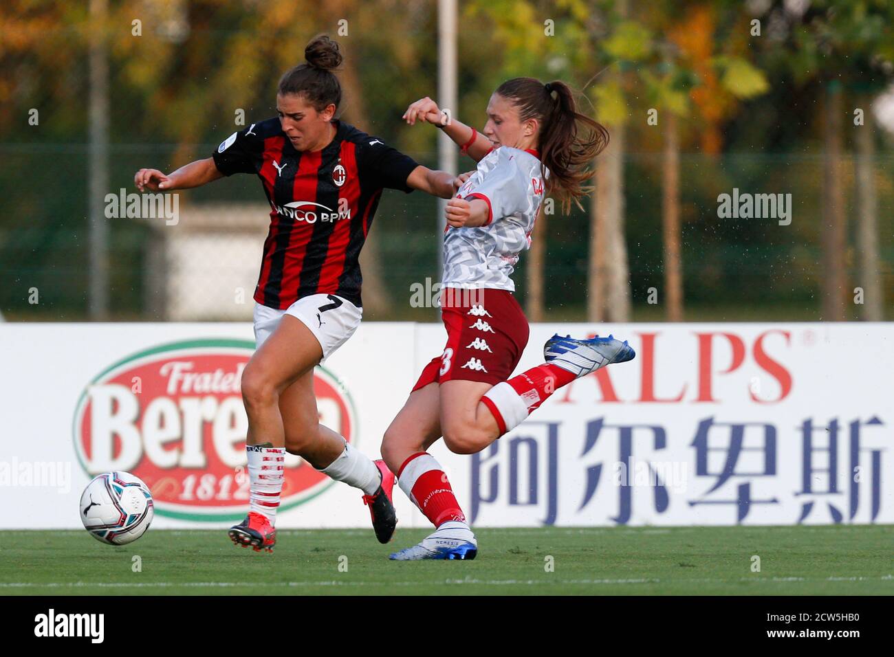 Valentina Bergamaschi (AC Milan) e Ilaria Capitanelli (Pink Bari) during AC Milan vs Pink Bari, Italian Soccer Serie A Women Championship, Milan, Ital Stock Photo