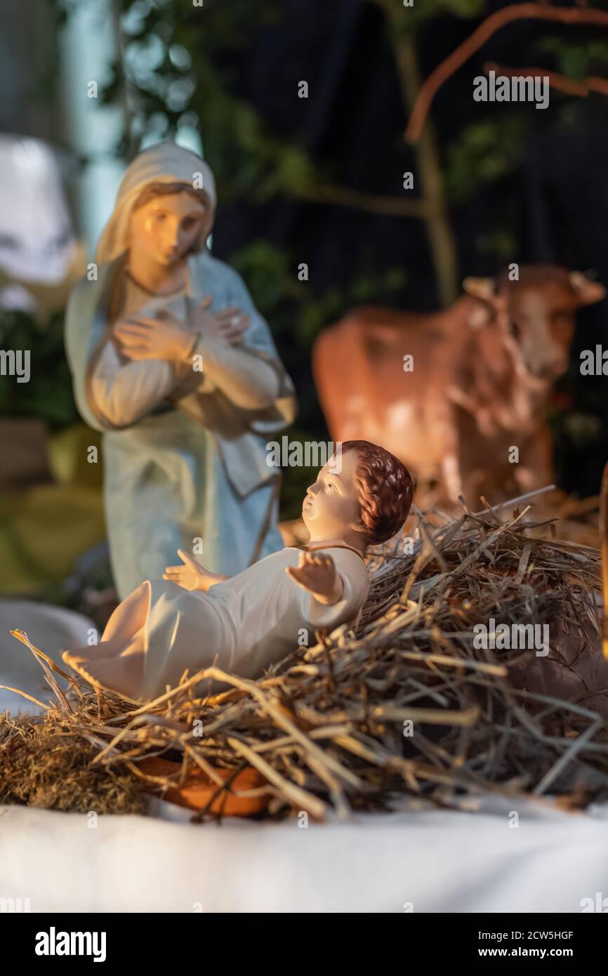 Christmas nativity scene with baby Jesus Creche Stock Photo - Alamy