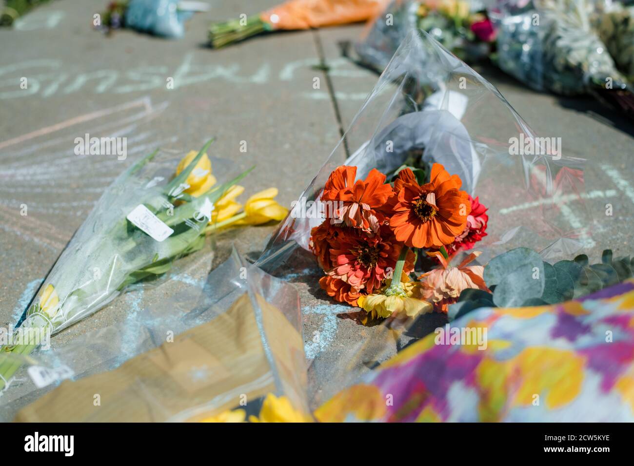 Flowers laid at the Supreme Court in honor of Justice Ginsburg Stock Photo