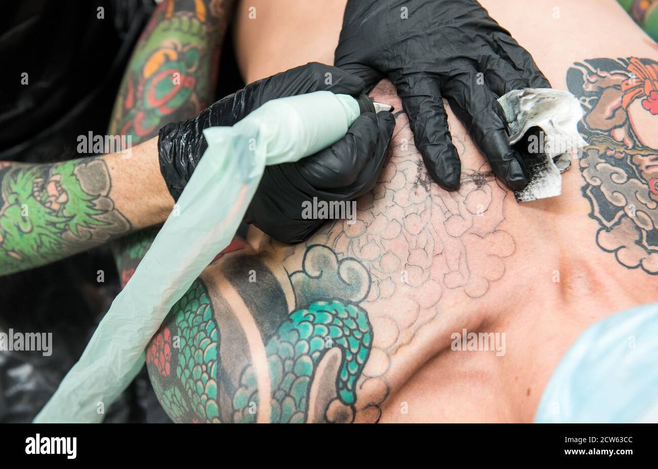 Hamburg, Germany. 16th Sep, 2020. A man is tattooed in the tattoo studio of the Edding company. The pigments "Blue 15" and "Green 7" are threatened with a Europe-wide ban in tattoo