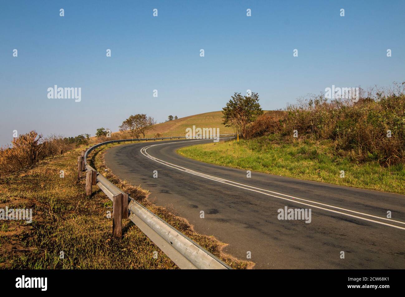 Tarmac asphalt grass verge hi-res stock photography and images - Alamy