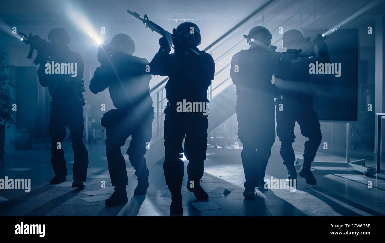Police tactical team hi-res stock photography and images - Alamy