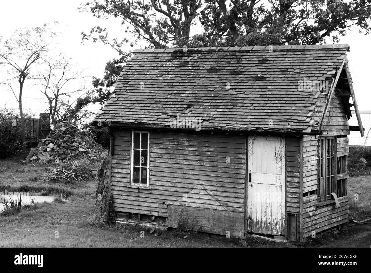 Rickety old wooden shed hi-res stock photography and images - Alamy