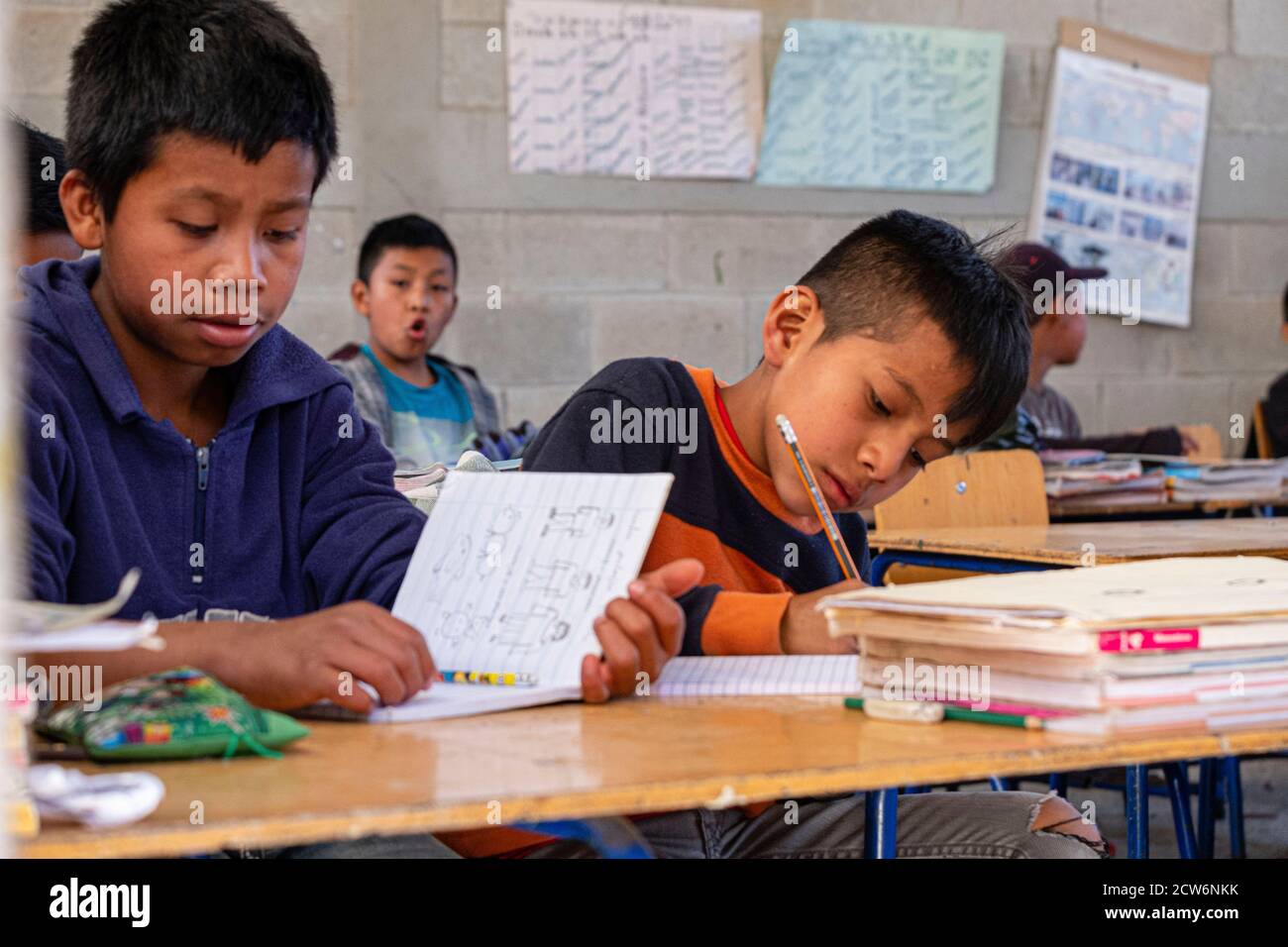 joven escribiendo, escuela de primària, Patzojón Chiquito, Quiche, Guatemala, America Central Stock Photo