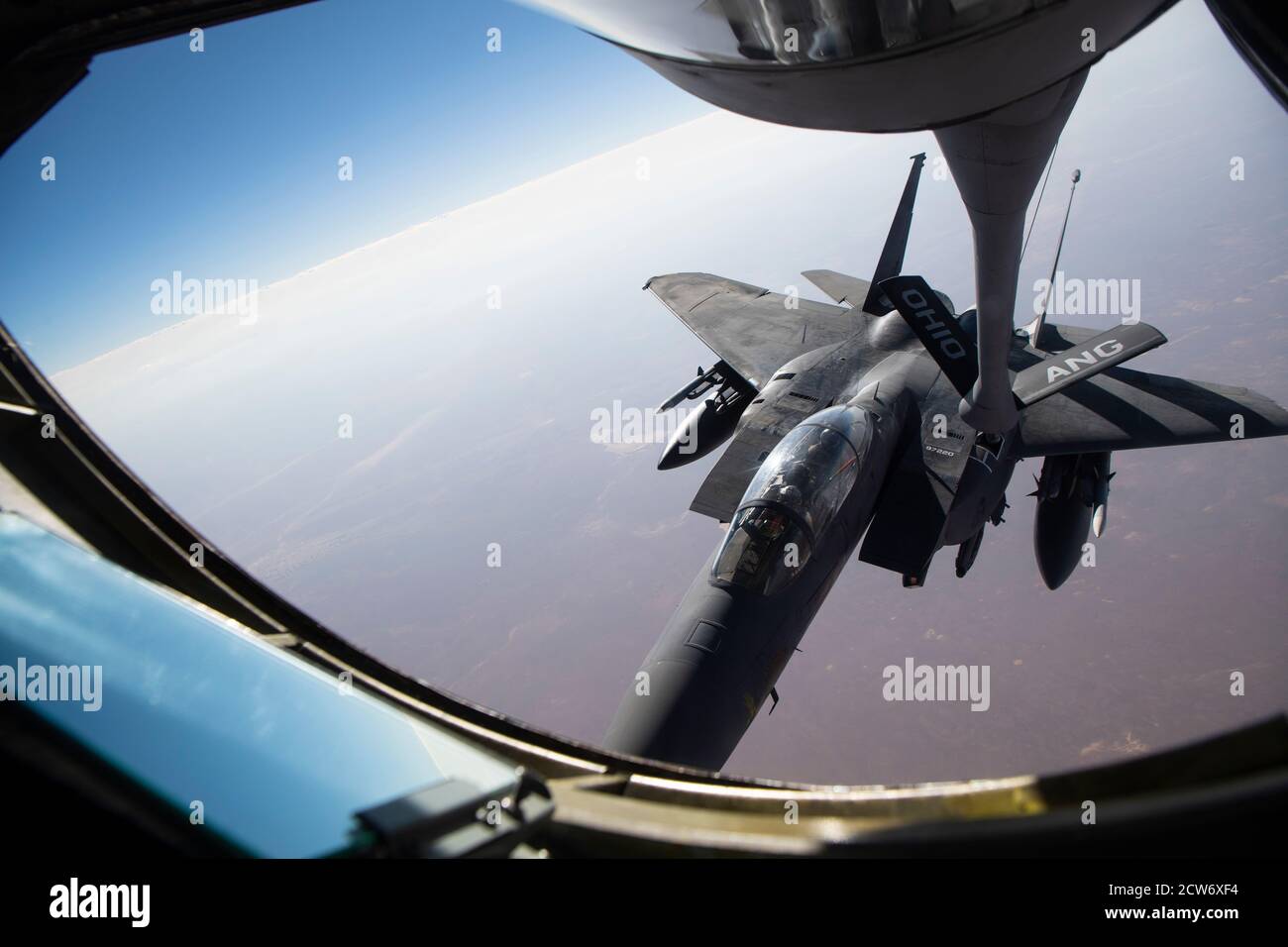 A U.S. Air Force F-15E Strike Eagle conducts an aerial refueling with a KC-135 Stratotanker over the U.S. Central Command area of responsibility, Aug. 31, 2020.  The F-15E Strike Eagle is a dual-role fighter designed to perform air-to-air and air-to-ground missions, demonstrating U.S. Air Force Central Commands' posture to deter regional aggressors.  (U.S. Air Force photo by Senior Airman Duncan C. Bevan) Stock Photo