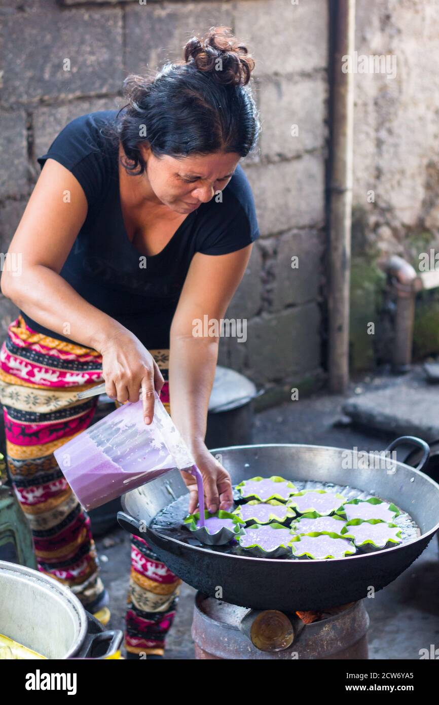 Preparing rice cakes in Talisay City, Cebu Stock Photo