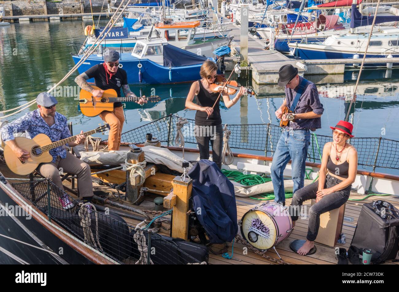 Group performing on a boat hi-res stock photography and images - Alamy