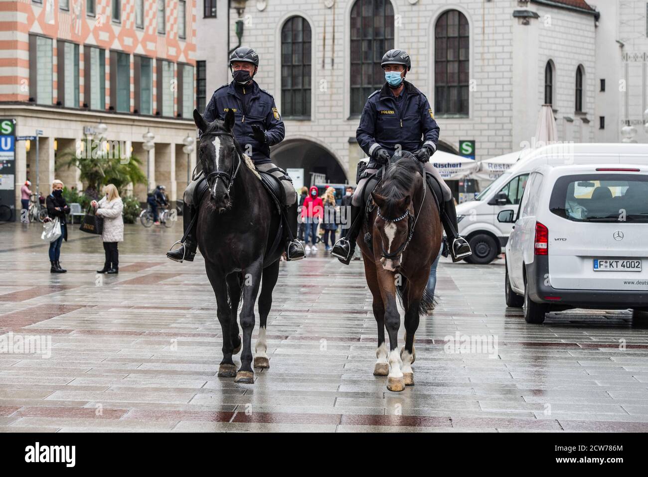 Munich, Bavaria, Germany. 28th Sep, 2020. The Reiterstaffel (mounted units) of the Munich Police patrol Marienplatz and the pedestrian zone during the second wave of the Ccoronavirus crisis. In these zones, masks are mandatory. Credit: Sachelle Babbar/ZUMA Wire/Alamy Live News Stock Photo