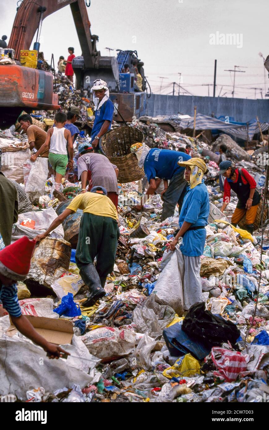 Scavengers at recycling depot, Manila, Philippines Stock Photo