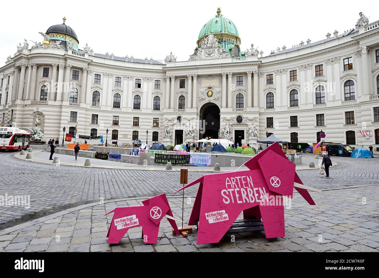 Vienna, Austria. 28th Sept 2020.  Extinction Rebellion Protest at Michaelerplatz in Vienna. At an event that was not registered according to the police, the activists occupied the square with tents and banners, among other things. Credit: Franz Perc/Alamy Live News Stock Photo