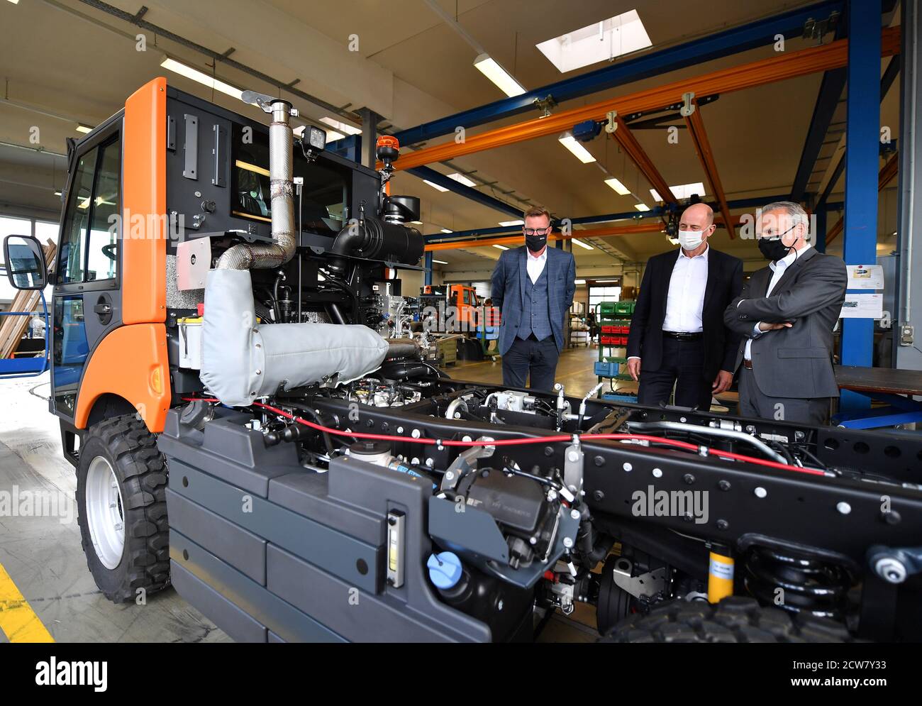 Waltershausen, Germany. 28th Sep, 2020. Ingo Humbach (l-r), plant manager, Wolfgang Tiefensee (SPD), Minister of Economics of Thuringia, and Mario Schreiber, Chairman of the Hako Board of Management, look at a Multicar M31 at the Waltershausen plant of Hako GmbH. Multifunctional load and equipment carriers of the Multicar product line have been manufactured here for over 60 years. According to company information, around 150 employees and 13 trainees work at the Waltershausen site. The Hako Group has its headquarters in Bad Oldesloe. Credit: Martin Schutt/dpa-Zentralbild/dpa/Alamy Live News Stock Photo