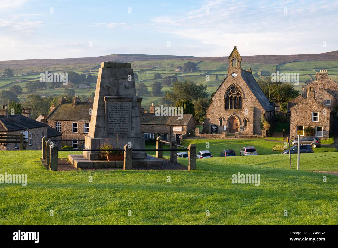 Reeth War Memorial and Evangelical Congregational Church, The Green, Reeth, Richmond, North Yorkshire, England, UK Stock Photo