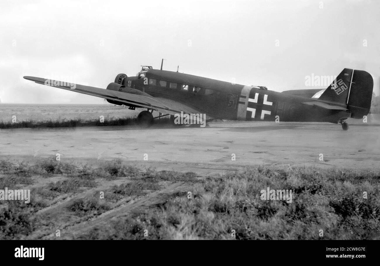Ju52 auf einem Feldflugplatz,Ukraine 1941 Stock Photo