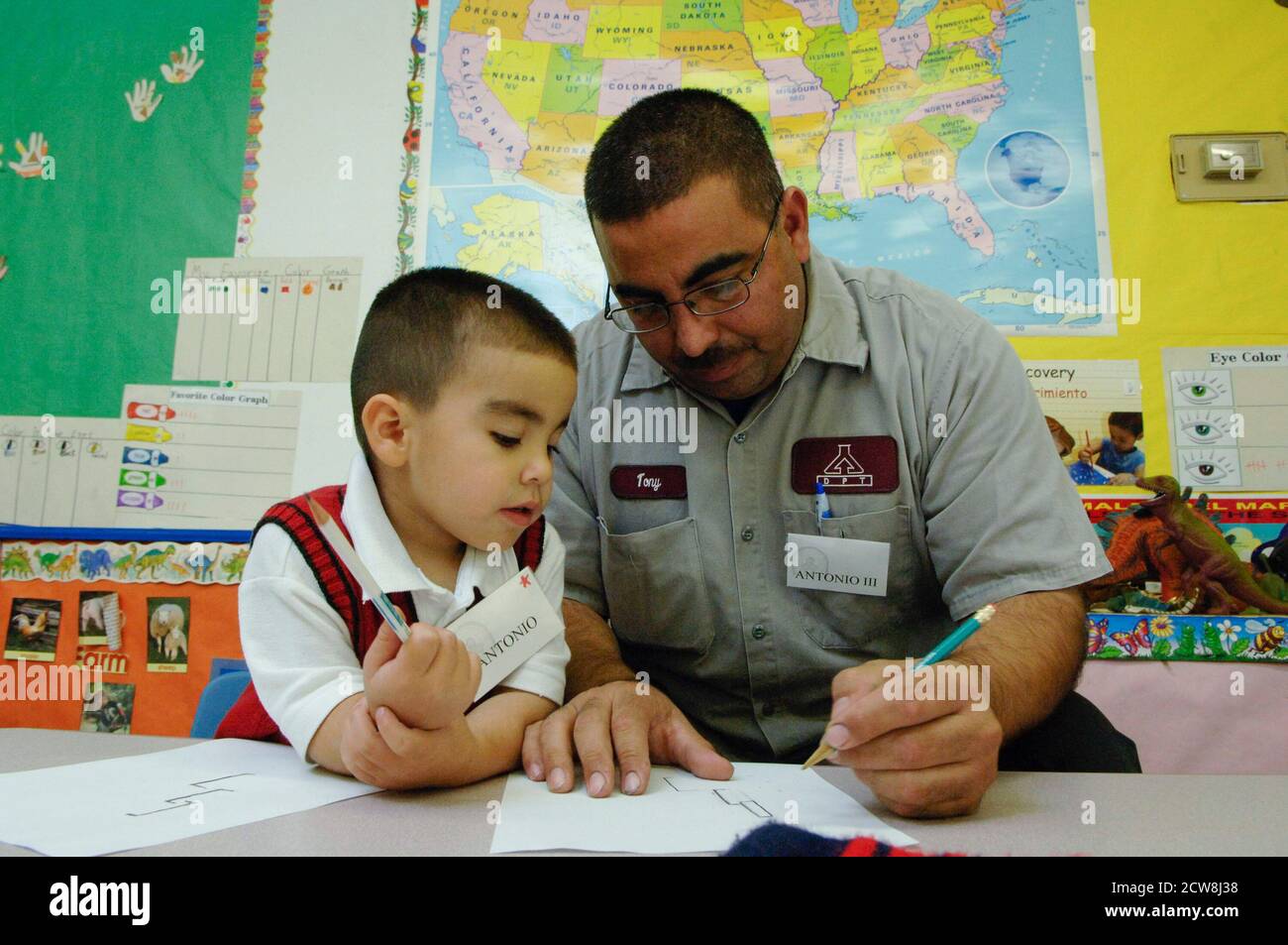 A San Antonio Texas Program At At Head Start Pre School Provides A Free Dinner And Family Time For Young Children And Their Parents After Dinner Adults Meet For A Group Counseling Session